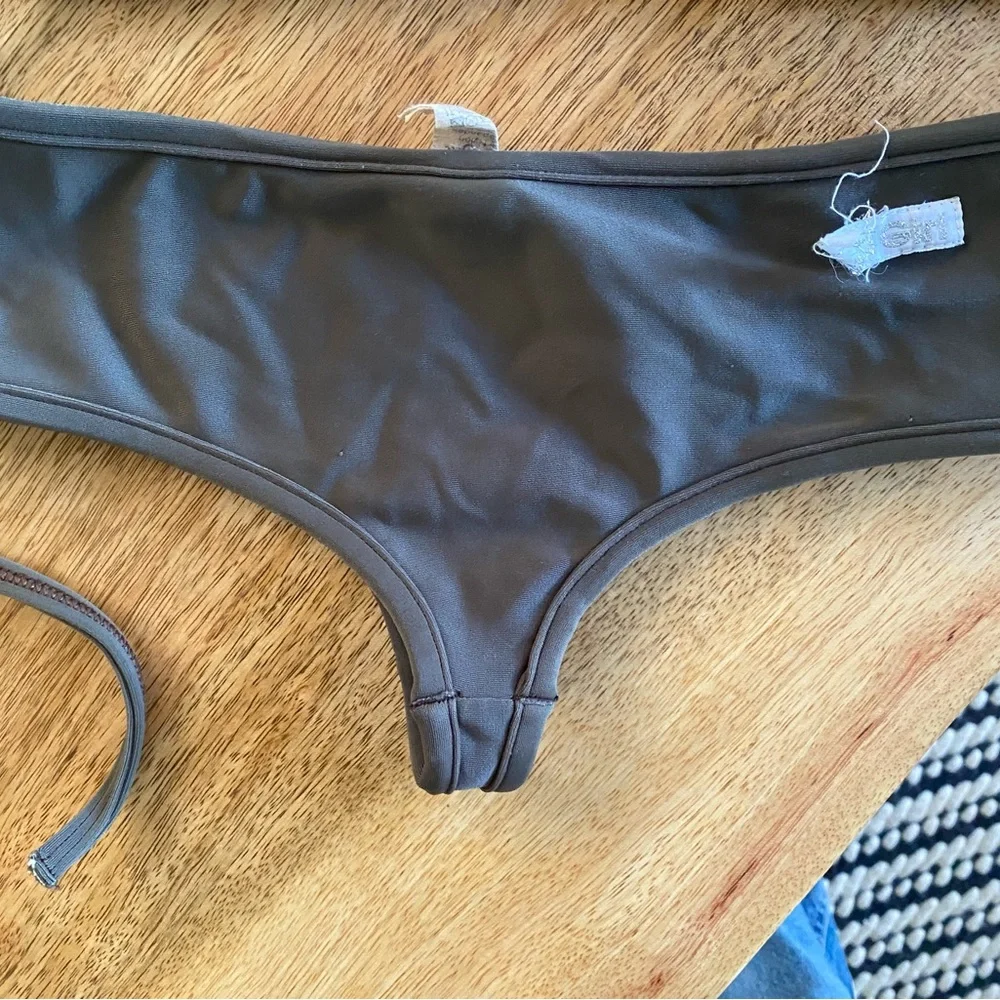 Vintage Maui Girl Brazil cut, chocolate brown bikini with twist top. - Picture 3 of 7